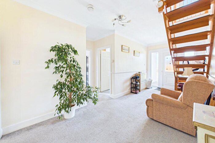 6 Bedroom Detached House For Sale In Insley Crescent, Broadstone, Dorset, BH18 - Photo 4