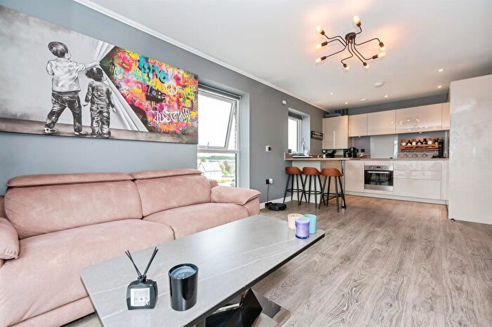 2 Bedroom Flat For Sale In Dovestone Close, West Thurrock, Grays, RM20