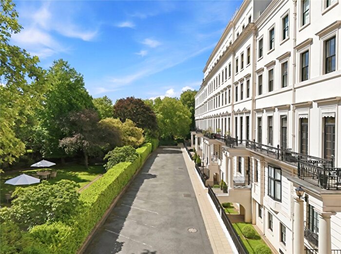 2 Bedroom Flat For Sale In Hyde Park Gardens, London, W2