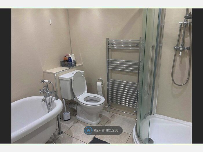 3 Bedroom Flat To Rent In Gorseinon, Swansea, SA4