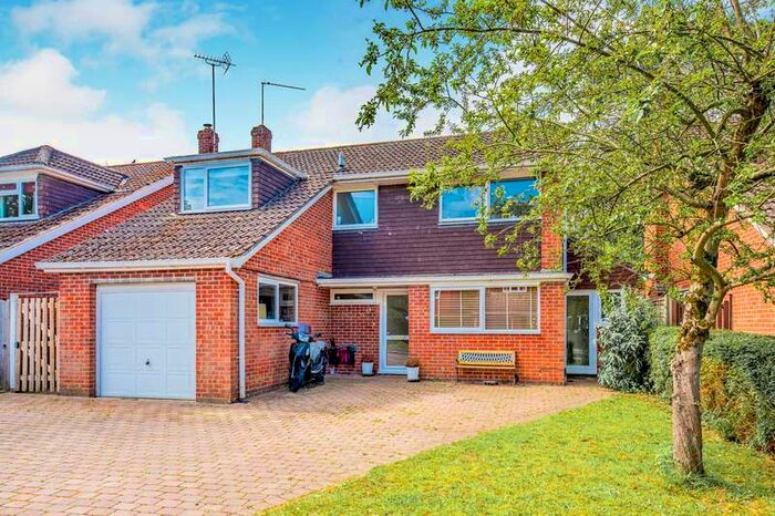 4 Bedroom Detached House To Rent In Frensham Avenue, GU51