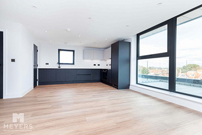 3 Bedroom Flat For Sale In Wollstonecraft Road, Bournemouth, BH5