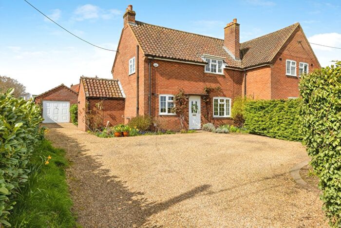 3 Bedroom Semi Detached House For Sale In Hingham Road, Great Ellingham, Attleborough, NR17