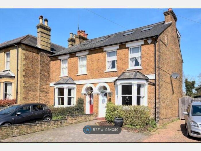 3 Bedroom Semi-Detached House To Rent In New Road, Rickmansworth WD3