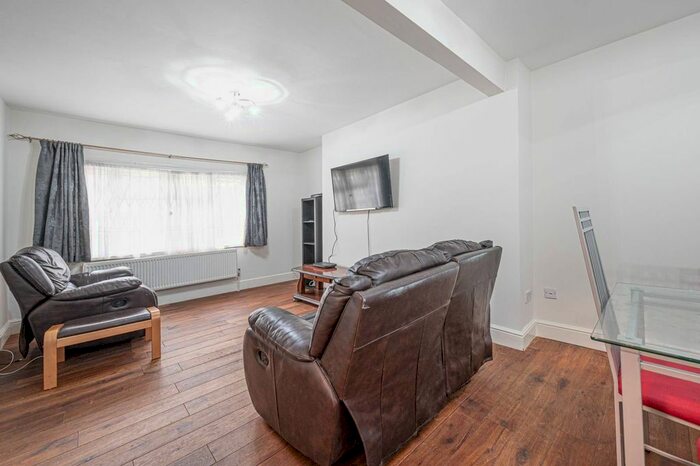 1 Bedroom Flat To Rent In Clitterhouse Road, Cricklewood, London, NW2