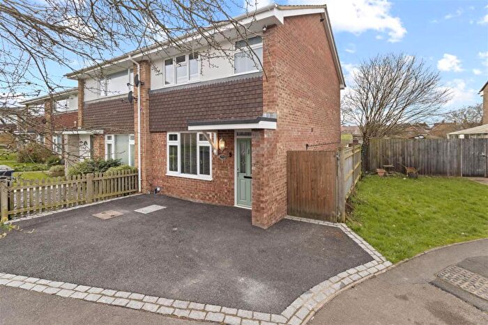 2 Bedroom End Of Terrace House For Sale In Farne Close, Hailsham, BN27
