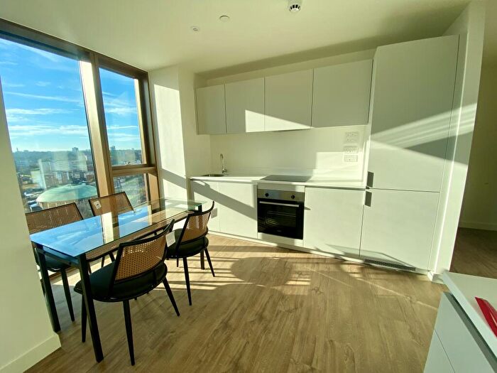 2 Bedroom Apartment To Rent In South Central, Essex Street, B5