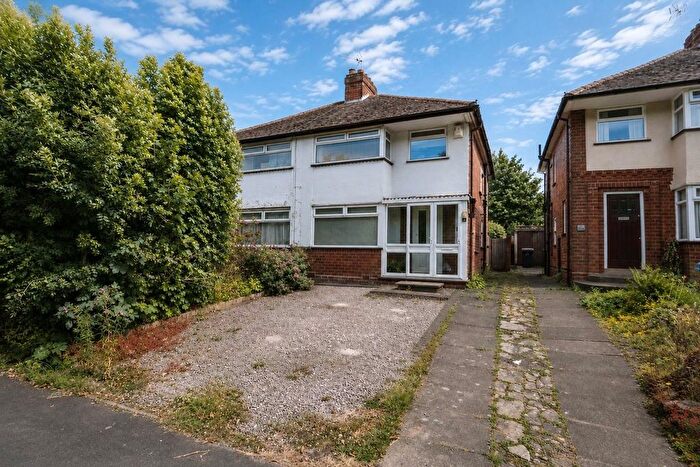 3 Bedroom Semi-Detached House For Sale In Whitehill Lane, Birmingham, West Midlands, B29