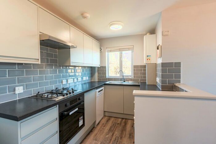 1 Bedroom Apartment To Rent In Alden Crescent, Headington, OX3