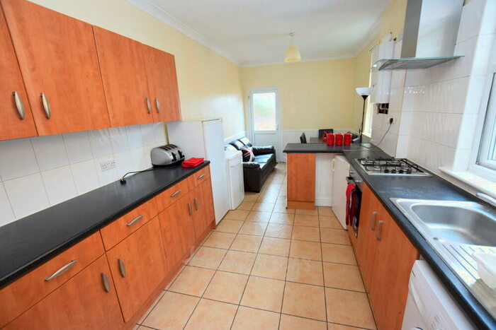 6 Bedroom Terraced House To Rent In Lutterworth Road, Northampton, NN1