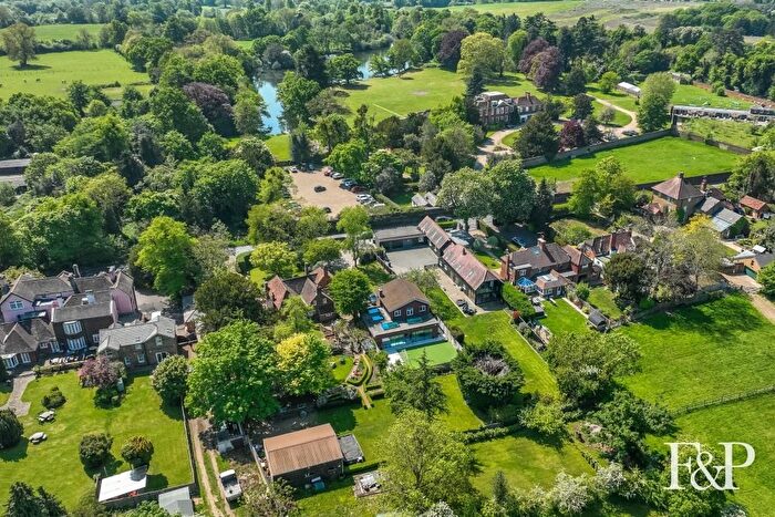 5 Bedroom Detached House For Sale In Stoke Poges, Buckinghamshire, SL2