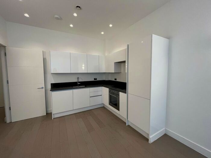 1 Bedroom Apartment To Rent In Berkshire Court, RG12