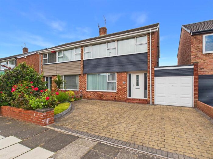 3 Bedroom Semi-Detached House For Sale In Shaftesbury Crescent, North Shields, NE30