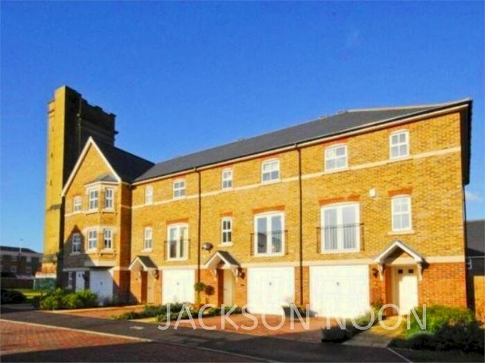 4 Bedroom Town House To Rent In Saville Close, Epsom KT19