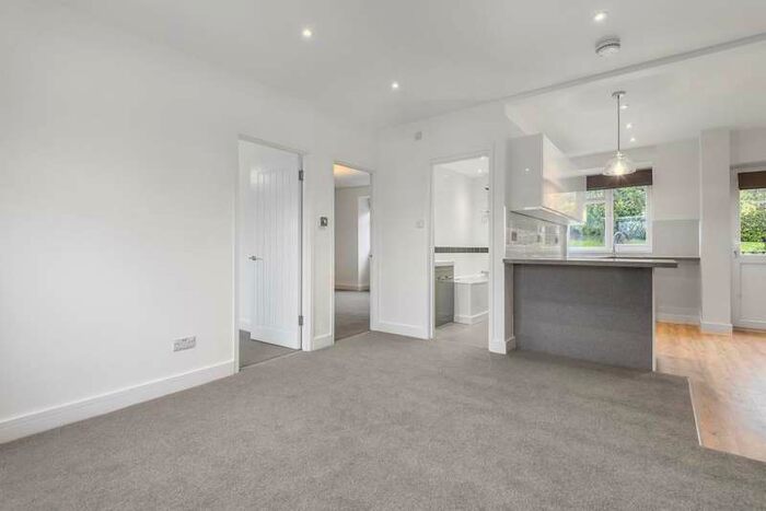 2 Bedroom Apartment To Rent In Petersham Road, Richmond, TW10