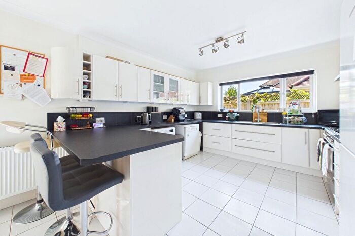 6 Bedroom Detached House For Sale In Insley Crescent, Broadstone, Dorset, BH18 - Photo 5