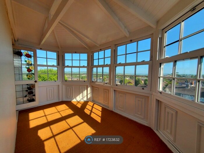 2 Bedroom Flat To Rent In Dyrham Road, Bristol, BS15