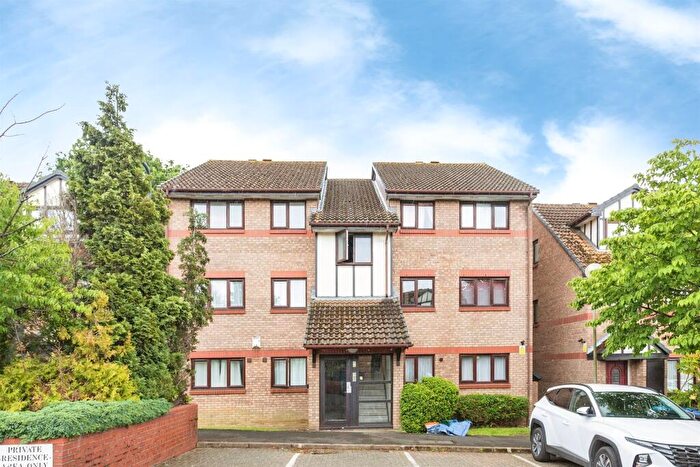 2 Bedroom Flat For Sale In Viewfield Close, Harrow, HA3