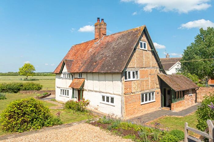4 Bedroom Detached House For Sale In Hulcott, Aylesbury, Buckinghamshire, HP22