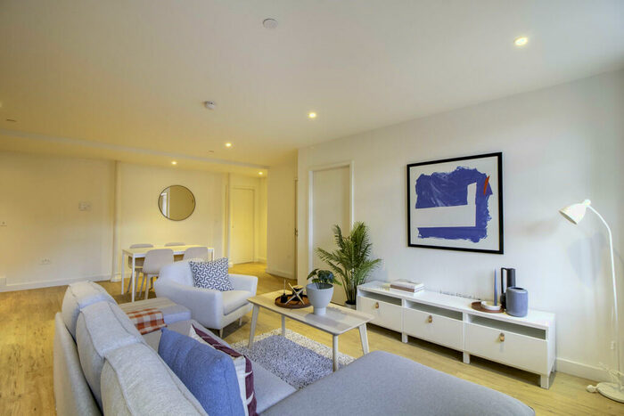 2 Bedroom Apartment To Rent In Devonshire House, Leeds City Centre, LS1