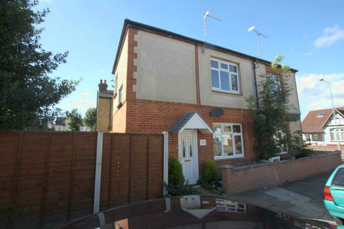 1 Bedroom Flat To Rent In Fairfax Drive, Westcliff On Sea, SS0