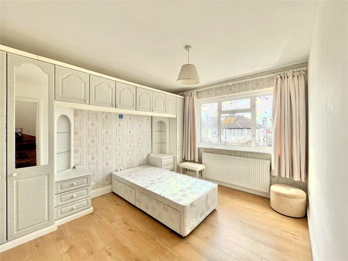 3 Bedroom Maisonette To Rent In Middleton Avenue, Greenford, Middlesex, UB6