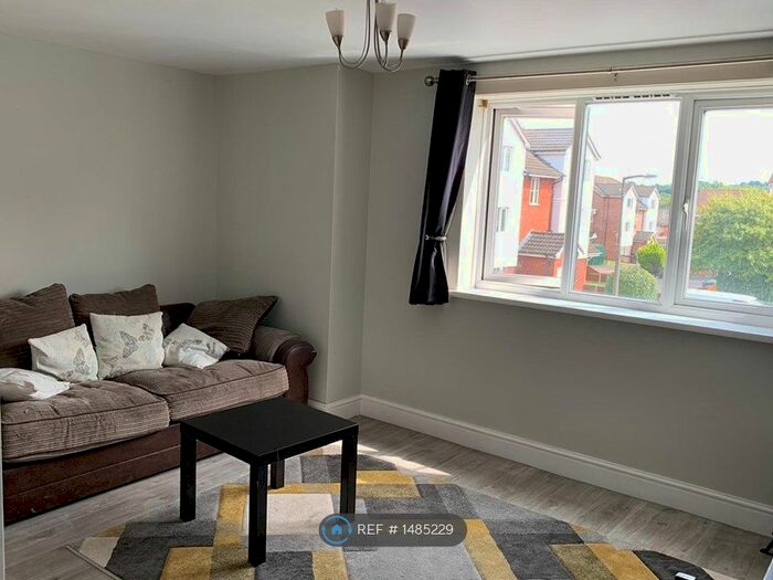 2 Bedroom Flat To Rent In Winchester Close, Rowley Regis, B65