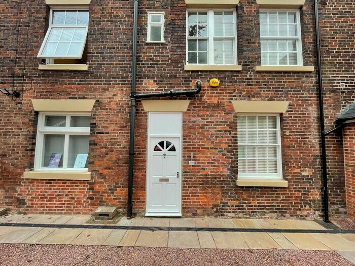 1 Bedroom Flat To Rent In Flat Windsor House, ST5