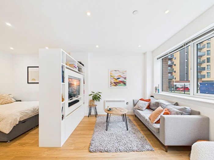 Studio For Sale In South Street, Romford, RM1