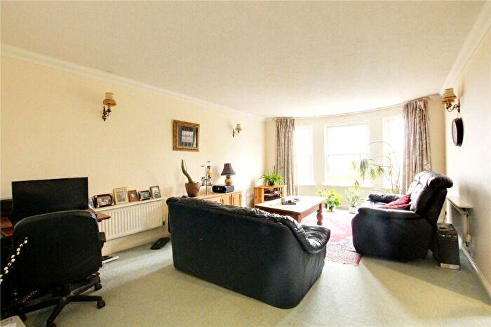 2 Bedroom Flat To Rent In Beach Crescent, Littlehampton, West Sussex, BN17