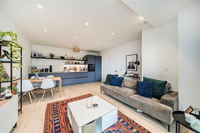 2 Bedroom Flat For Sale In Balham High Road, Balham, SW17