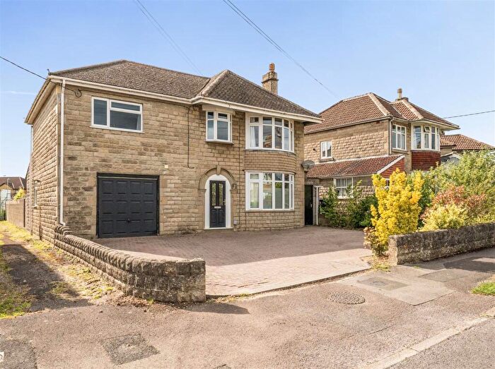 4 Bedroom Detached House For Sale In Hardenhuish Avenue, Chippenham, SN15
