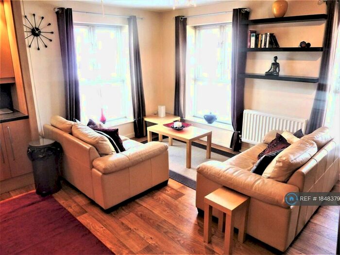 2 Bedroom Flat To Rent In East Lodge, London, E16