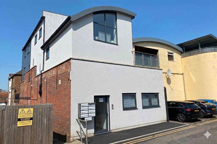 1 Bedroom Flat To Rent In Kings Head Alley, Leatherhead, Surrey, KT22