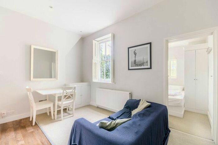 1 Bedroom Flat To Rent In Clapham Common South Side, Clapham Common South Side, London, SW4