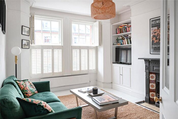 2 Bedroom Flat For Sale In Cambridge Road, London, SW11