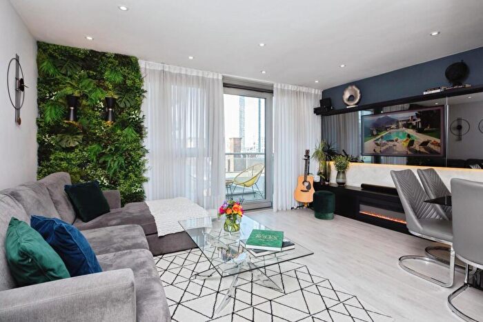 2 Bedroom Flat For Sale In Clowes Street, Salford, M3