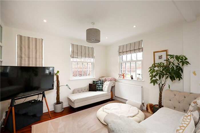 3 Bedroom End Of Terrace House To Rent In Old House Close, Wimbledon Village, SW19