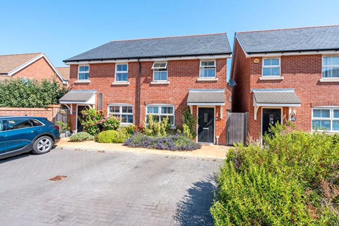 3 Bedroom Semi Detached House For Sale In Collett Crescent, Emsworth, PO10