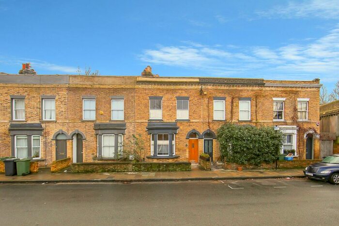 4 Bedroom Semi-Detached House To Rent In Lilford Road, London, SE5