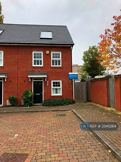 3 Bedroom End Of Terrace House To Rent In Erickson Gardens, Bromley, BR2