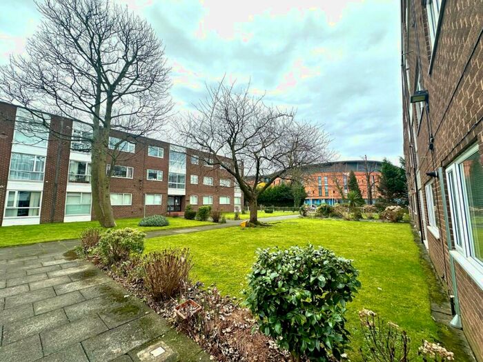 2 Bedroom Flat To Rent In Eccles Old Road, Salford, Greater Manchester, M6