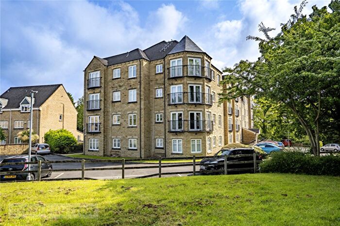 2 Bedroom Flat For Sale In Flugel Way, Lindley, Huddersfield, West Yorkshire, HD3