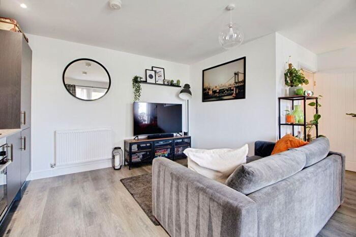 1 Bedroom Flat For Sale In Field Maple Close, St Neots, PE19