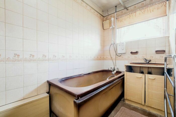 3 Bedroom Terraced House For Sale In Thatches Grove, Romford, RM6