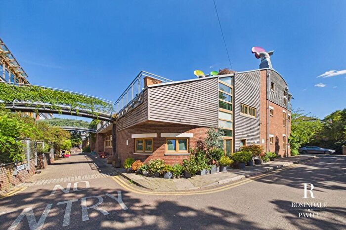 2 Bedroom Flat For Sale In Helios Road, Wallington, SM6