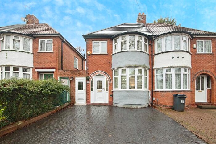 3 Bedroom Semi Detached House For Sale In Calshot Road, Great Barr, Birmingham, B42