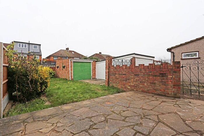 4 Bedroom Semi-Detached House To Rent In Lovell Walk, Elm Park, Rainham, RM13