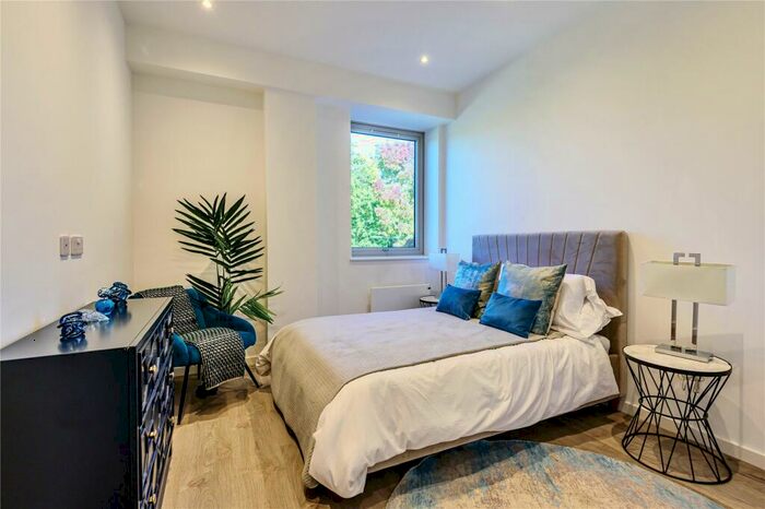 1 Bedroom Flat For Sale In Guildford, Surrey, GU1