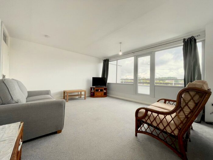 2 Bedroom Flat To Rent In Elgar Lodge, Fair Acres, BR2